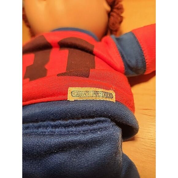 Vtg 1982 Cabbage Patch Boy Doll Original Sweatsuit Auburn Hair Loops Great Cond. - Picture 6 of 6